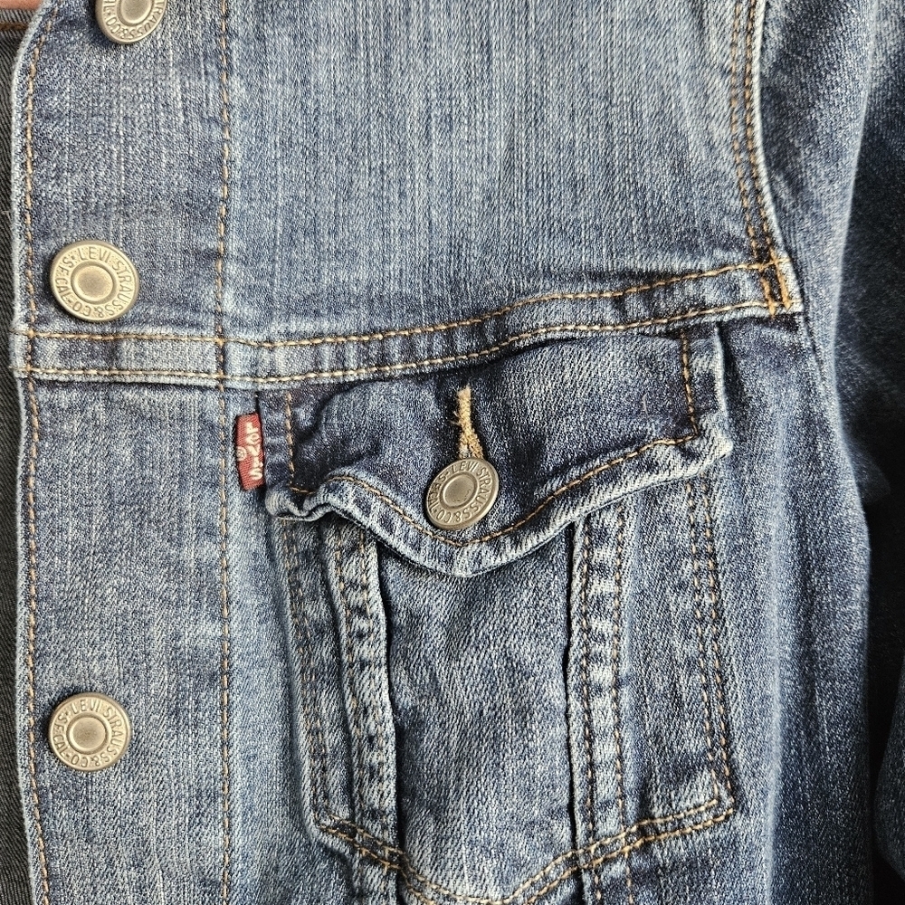 Levis Womens Denim Trucker Jacket Sz Small - Picture 5 of 10